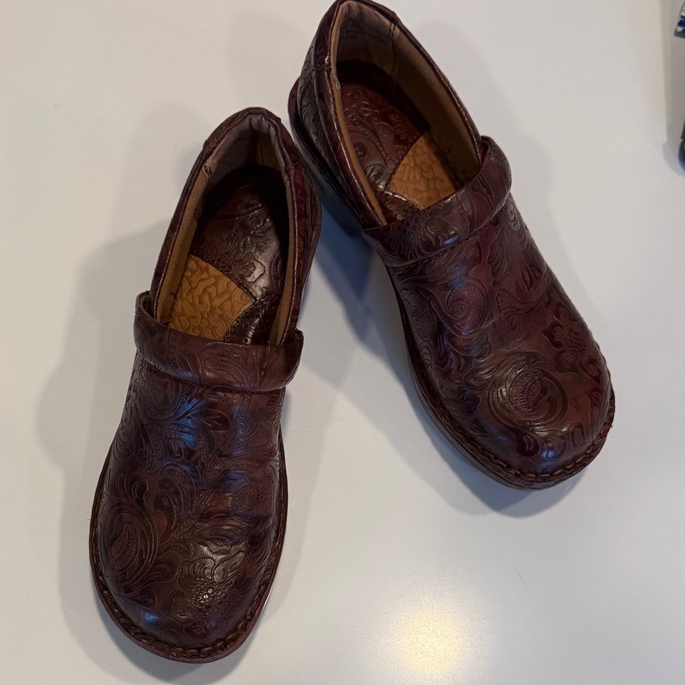 b.o.c. Women's Embossed Leather Mules in Rich Brown - Picture 2 of 8